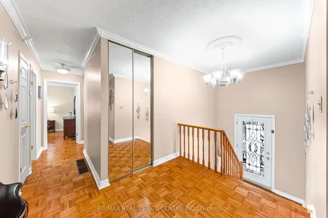 24 Linkdale Road Brampton ON L6V 2Y4