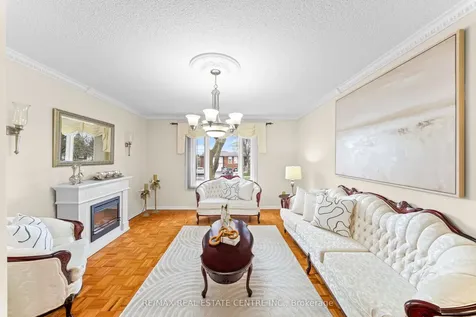 24 Linkdale Road Brampton ON L6V 2Y4