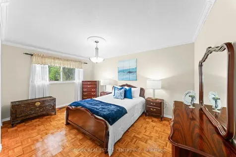 24 Linkdale Road Brampton ON L6V 2Y4