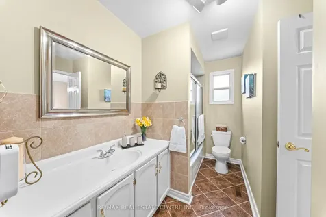 24 Linkdale Road Brampton ON L6V 2Y4