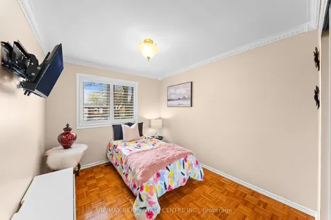 24 Linkdale Road Brampton ON L6V 2Y4