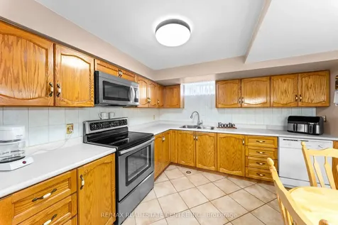 24 Linkdale Road Brampton ON L6V 2Y4