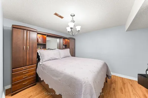 24 Linkdale Road Brampton ON L6V 2Y4