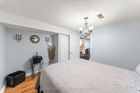24 Linkdale Road Brampton ON L6V 2Y4