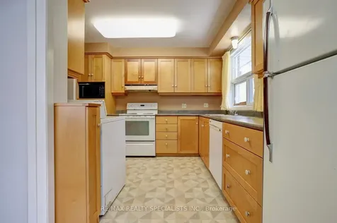 2055 Family Crescent Mississauga ON L4X 1G7