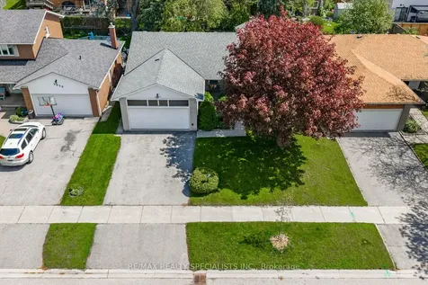 2055 Family Crescent Mississauga ON L4X 1G7