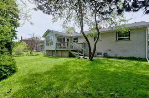 2055 Family Crescent Mississauga ON L4X 1G7