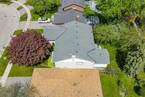 2055 Family Crescent Mississauga ON L4X 1G7