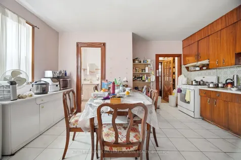 174 Lansdowne Avenue Toronto ON M6K 2V9
