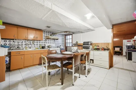 174 Lansdowne Avenue Toronto ON M6K 2V9
