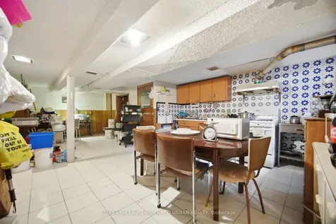 174 Lansdowne Avenue Toronto ON M6K 2V9