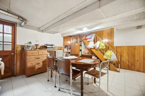 174 Lansdowne Avenue Toronto ON M6K 2V9