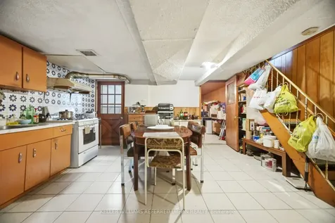 174 Lansdowne Avenue Toronto ON M6K 2V9
