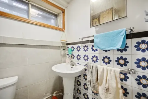 174 Lansdowne Avenue Toronto ON M6K 2V9
