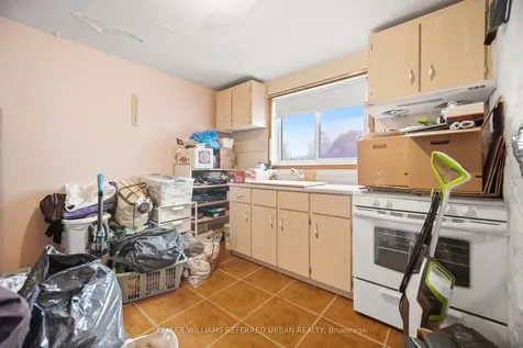 174 Lansdowne Avenue Toronto ON M6K 2V9
