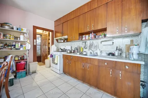 174 Lansdowne Avenue Toronto ON M6K 2V9