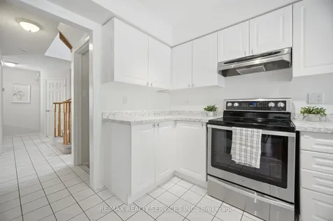 3229 Fanleaf Drive Mississauga ON L5N 7C8
