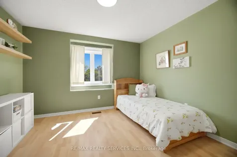 3229 Fanleaf Drive Mississauga ON L5N 7C8