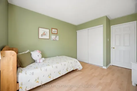 3229 Fanleaf Drive Mississauga ON L5N 7C8