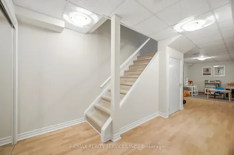 3229 Fanleaf Drive Mississauga ON L5N 7C8