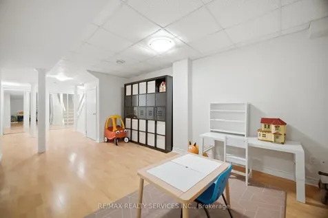 3229 Fanleaf Drive Mississauga ON L5N 7C8