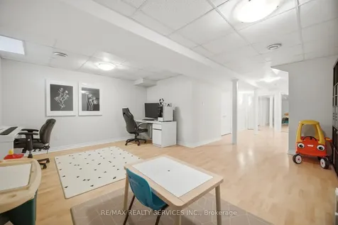 3229 Fanleaf Drive Mississauga ON L5N 7C8
