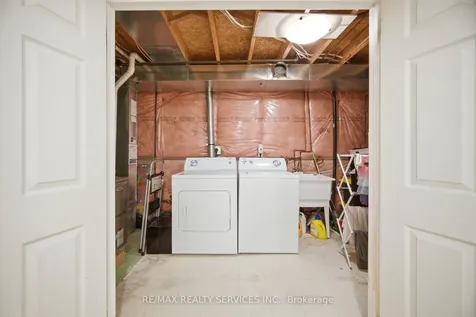 3229 Fanleaf Drive Mississauga ON L5N 7C8