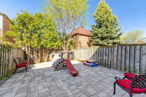 3229 Fanleaf Drive Mississauga ON L5N 7C8