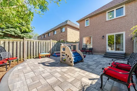 3229 Fanleaf Drive Mississauga ON L5N 7C8