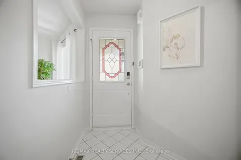 3229 Fanleaf Drive Mississauga ON L5N 7C8
