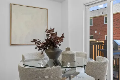 8 Dawson Crescent Milton ON L9T 5H8