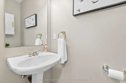 8 Dawson Crescent Milton ON L9T 5H8