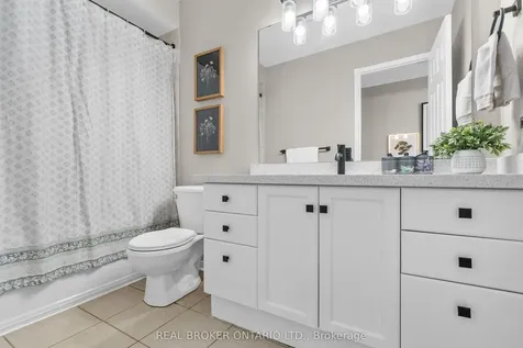 8 Dawson Crescent Milton ON L9T 5H8