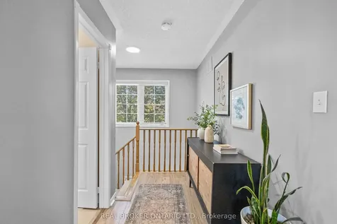 8 Dawson Crescent Milton ON L9T 5H8