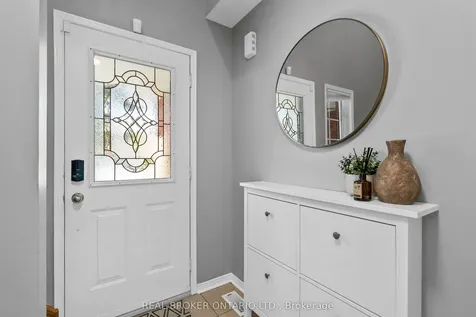 8 Dawson Crescent Milton ON L9T 5H8