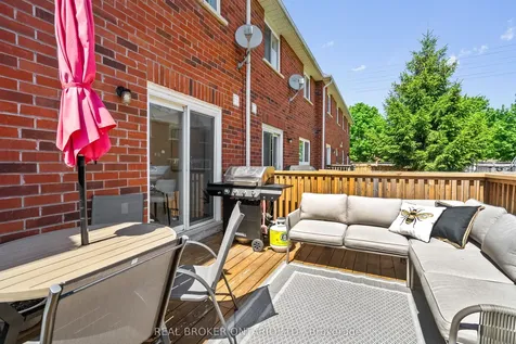 8 Dawson Crescent Milton ON L9T 5H8