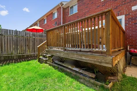 8 Dawson Crescent Milton ON L9T 5H8