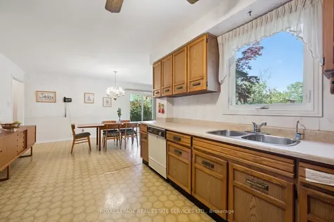 2067 Pen Street Oakville ON L6H 3L2