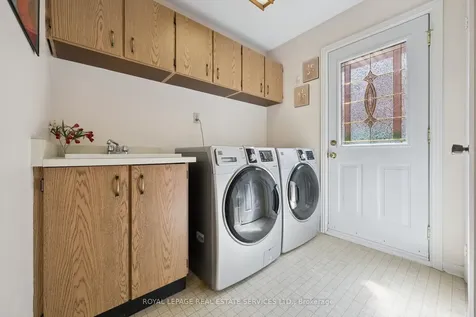 2067 Pen Street Oakville ON L6H 3L2