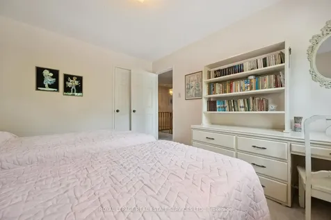 2067 Pen Street Oakville ON L6H 3L2