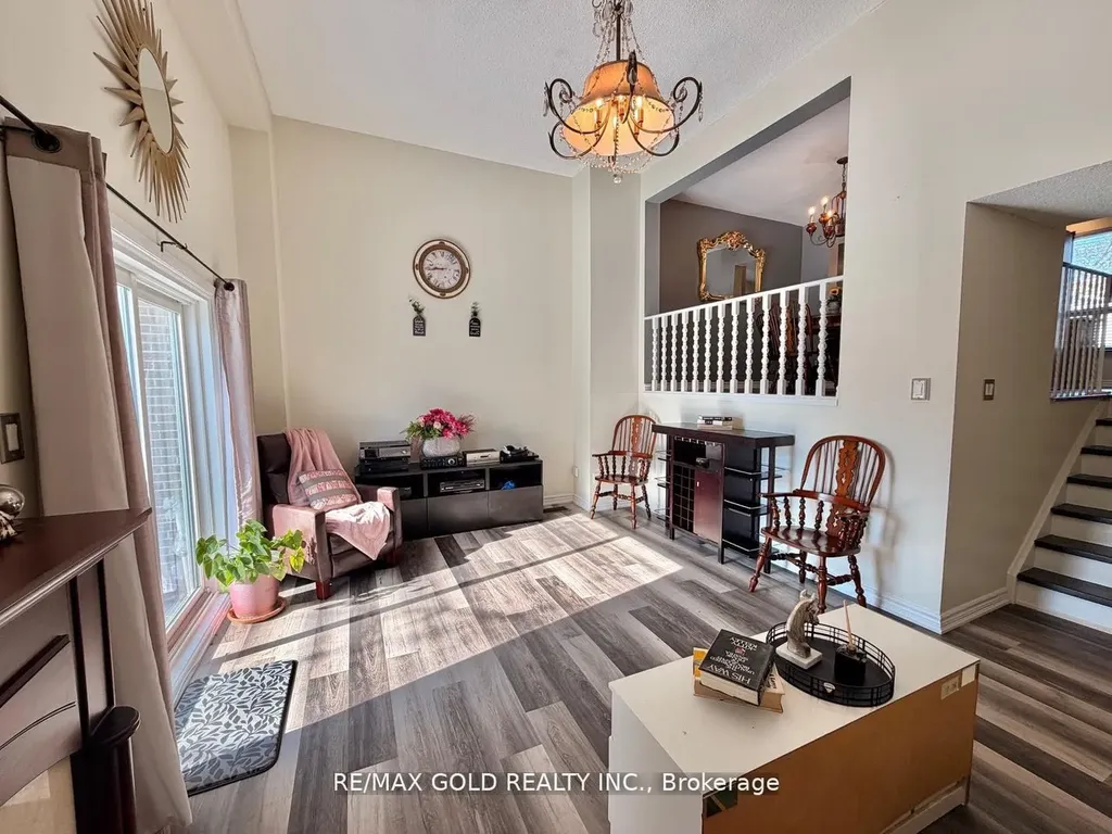 7707 Darcel Avenue Mississauga ON L4T 3W9