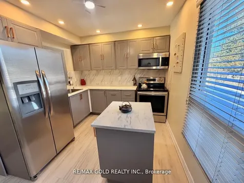 7707 Darcel Avenue Mississauga ON L4T 3W9