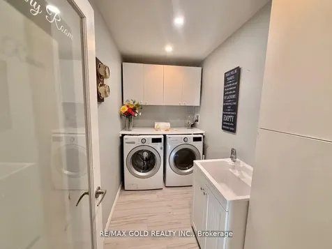 7707 Darcel Avenue Mississauga ON L4T 3W9