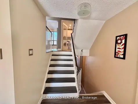 7707 Darcel Avenue Mississauga ON L4T 3W9