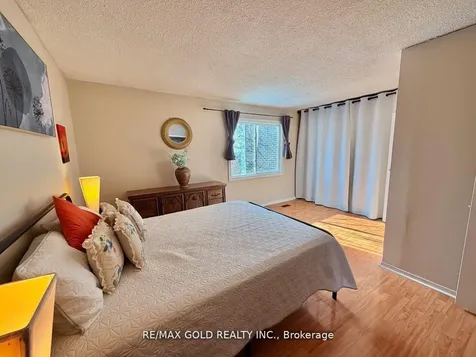7707 Darcel Avenue Mississauga ON L4T 3W9