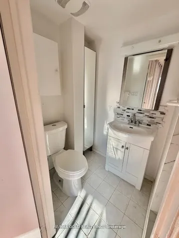 7707 Darcel Avenue Mississauga ON L4T 3W9