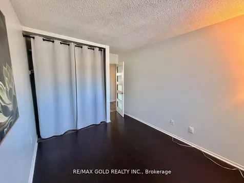 7707 Darcel Avenue Mississauga ON L4T 3W9