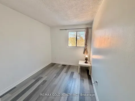 7707 Darcel Avenue Mississauga ON L4T 3W9