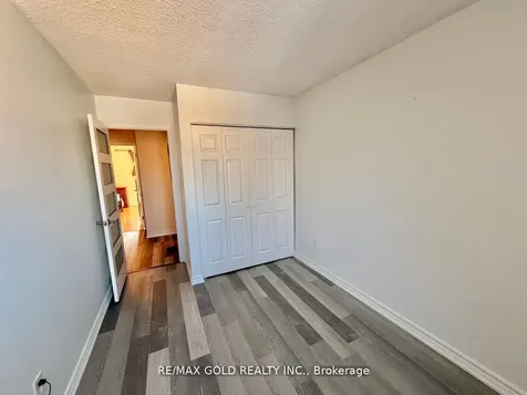 7707 Darcel Avenue Mississauga ON L4T 3W9