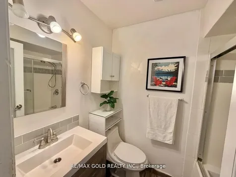 7707 Darcel Avenue Mississauga ON L4T 3W9